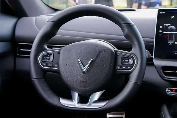 VINFAST VF7